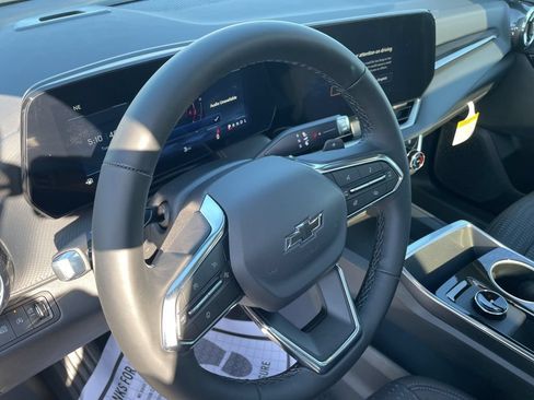 New 2026 Chevrolet Equinox LT w/ Midnight Edition AWD/4WD image 9