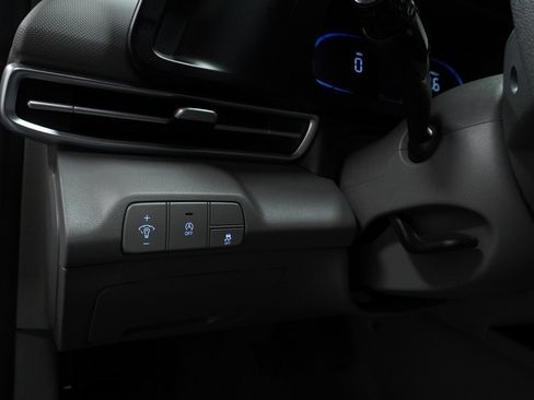 Certified 2025 Hyundai Elantra SE image 20