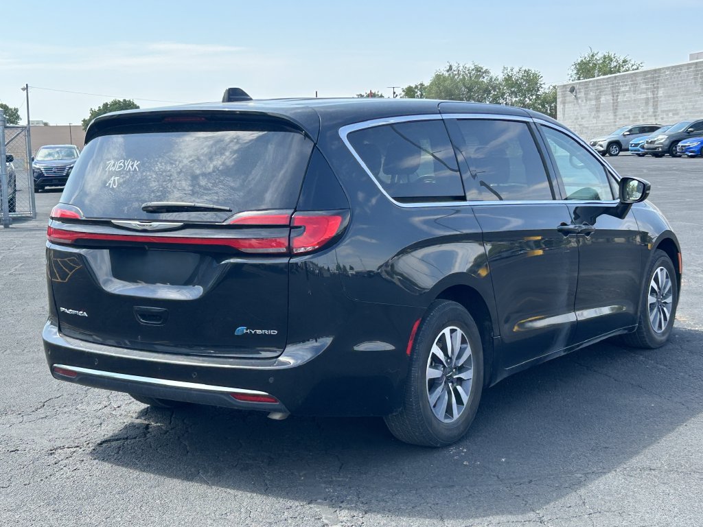 Used 2023 Chrysler Pacifica Touring-L FWD image 3
