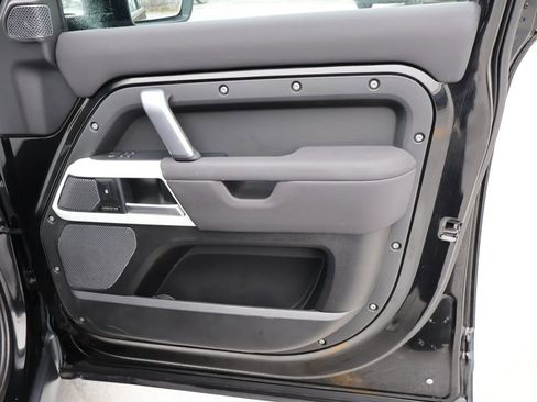 Used 2022 Land Rover Defender 110 X-Dynamic SE image 12