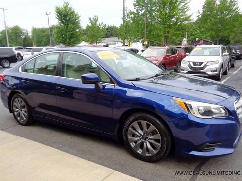 Used 2017 Subaru Legacy 2.5i Premium w/ Moonroof Package AWD/4WD image 2