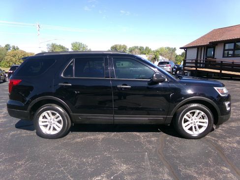 Used 2017 Ford Explorer 4WD image 2