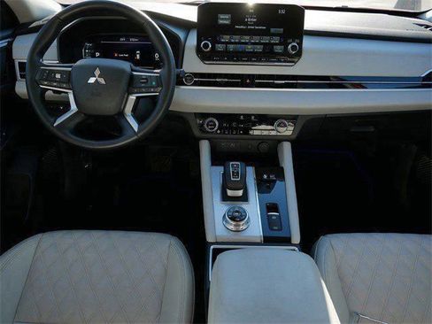Used 2025 Mitsubishi Outlander SEL AWD/4WD image 11