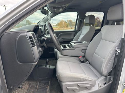 Used 2018 Chevrolet Silverado 1500 Custom w/ Custom Value Package image 10