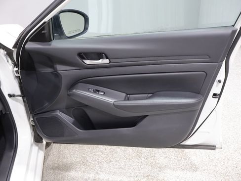 Used 2025 Nissan Altima 2.5 SV FWD image 23
