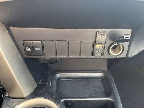 Used 2015 Toyota RAV4 LE AWD/4WD image 23