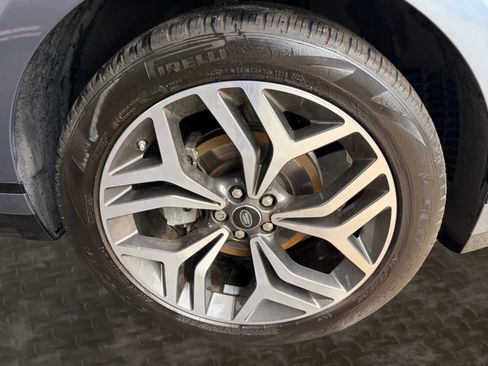 Used 2019 Land Rover Range Rover Velar R-Dynamic SE AWD/4WD image 41