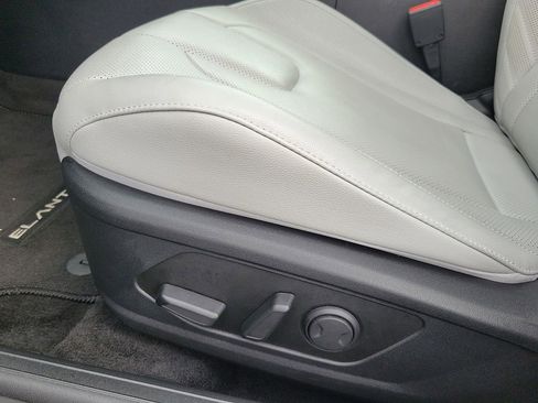 Used 2024 Hyundai Elantra Limited FWD image 12