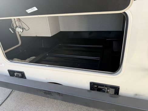 Used 2022 Ford E-450 and Econoline 450 Super Duty w/ Motorhome Prep Package image 23