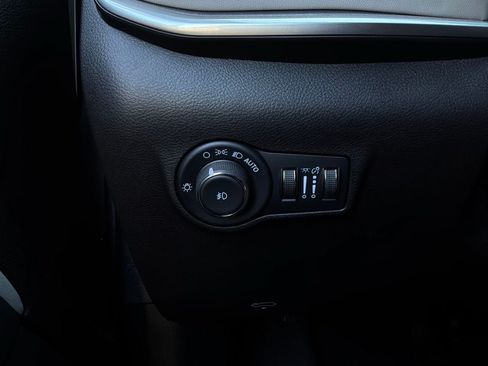 Used 2025 Jeep Compass Limited AWD/4WD image 21