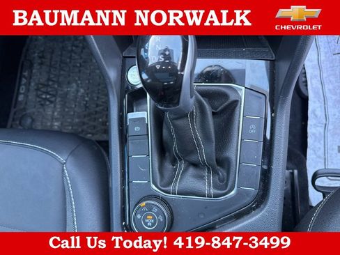 Used 2024 Volkswagen Taos SE w/ Panoramic Sunroof Package AWD/4WD image 23
