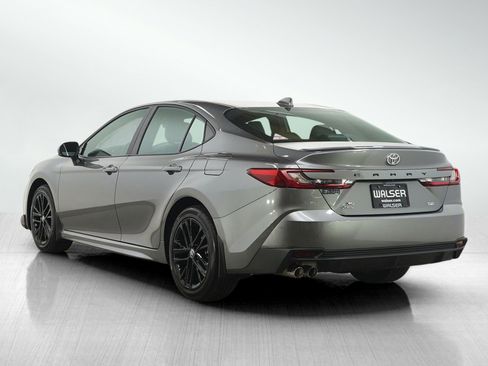 Used 2025 Toyota Camry SE image 3