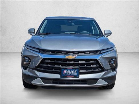 Used 2025 Chevrolet Blazer LT FWD image 2