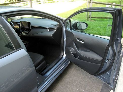 Used 2021 Toyota Corolla LE FWD image 21