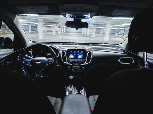Used 2019 Chevrolet Equinox LT w/ Sun & Navigation Package FWD image 3
