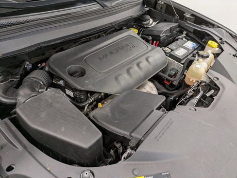 Used 2019 Jeep Cherokee Latitude Plus AWD/4WD image 31