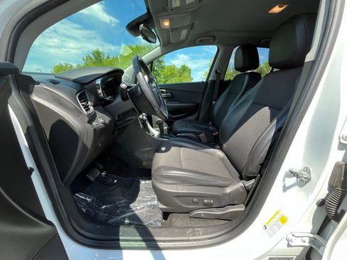 Used 2020 Chevrolet Trax LT w/ LT Convenience Package AWD/4WD image 10