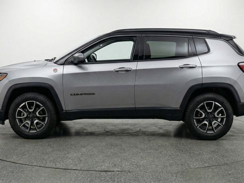 Used 2025 Jeep Compass Trailhawk AWD/4WD image 5