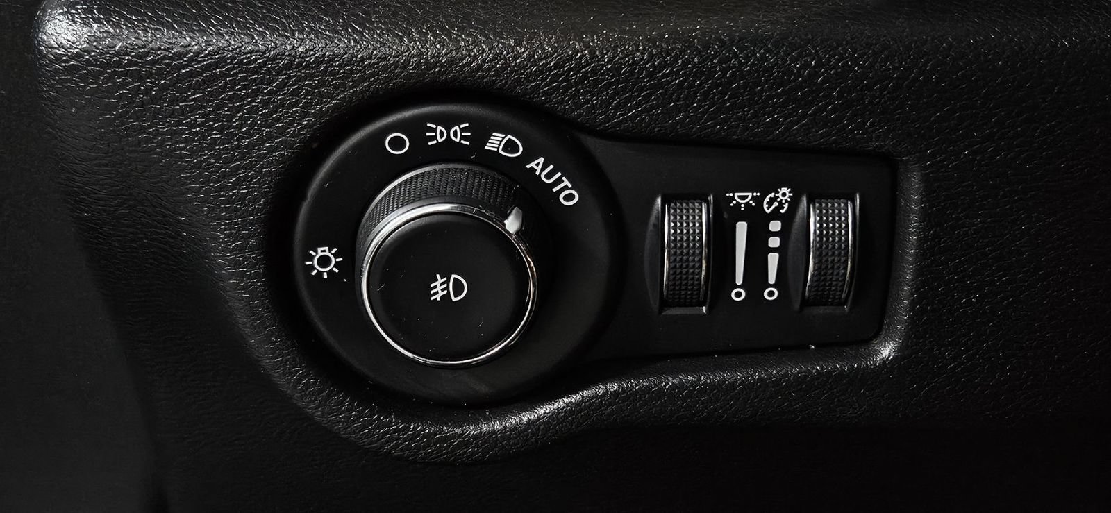 Used 2020 Chrysler Pacifica Touring-L Plus FWD image 14
