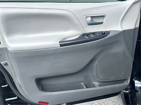 Used 2020 Toyota Sienna LE image 13