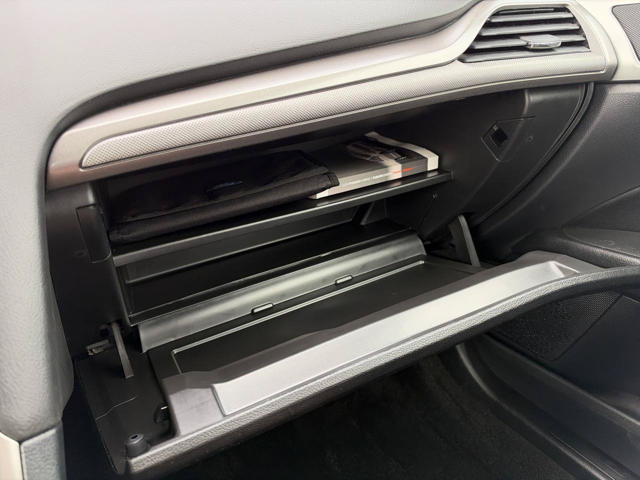 Used 2019 Ford Fusion SE FWD image 26
