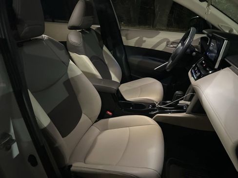 Used 2024 Toyota Corolla Cross XLE image 18