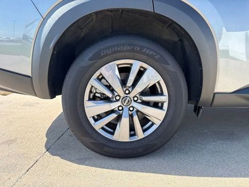 Used 2025 Nissan Pathfinder S AWD/4WD image 12