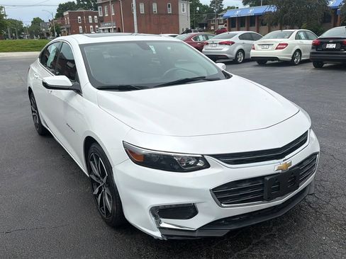 Used 2018 Chevrolet Malibu LT w/ Leather Package FWD image 3
