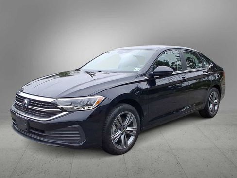Used 2023 Volkswagen Jetta SE w/ Panoramic Sunroof Package FWD image 4