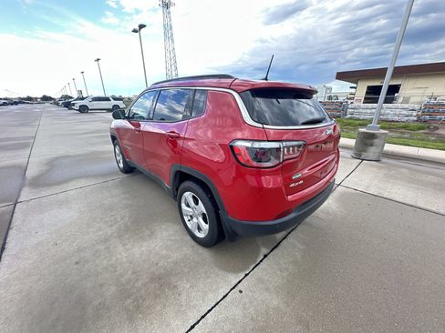 Used 2021 Jeep Compass Latitude w/ Driver Assistance Group AWD/4WD image 12