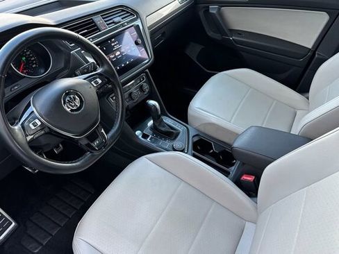 Certified 2020 Volkswagen Tiguan SE R-Line image 10