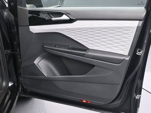 Used 2023 Volkswagen Taos S w/ Driver Assistance Package image 11