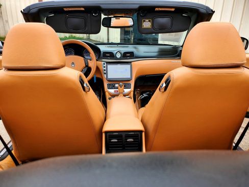 Used 2011 Maserati GranTurismo Convertible RWD image 49