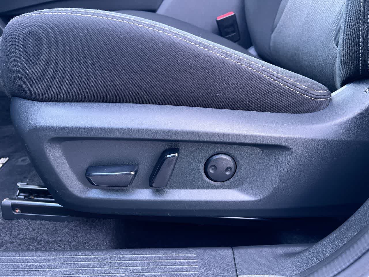 Used 2025 Nissan Rogue SV AWD/4WD image 12