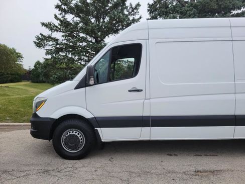 Used 2017 Freightliner Sprinter 3500 RWD image 15