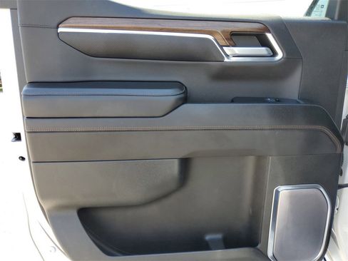 Used 2023 Chevrolet Silverado 1500 High Country image 11