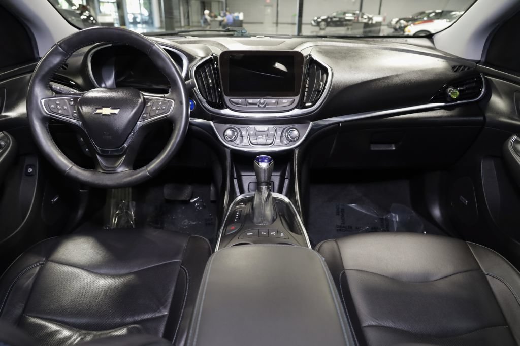 Used 2017 Chevrolet Volt Premier w/ Driver Confidence II Package FWD image 22