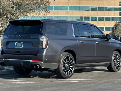 Certified 2025 Chevrolet Suburban High Country image 4