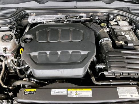 Used 2024 Volkswagen GTI SE FWD image 8