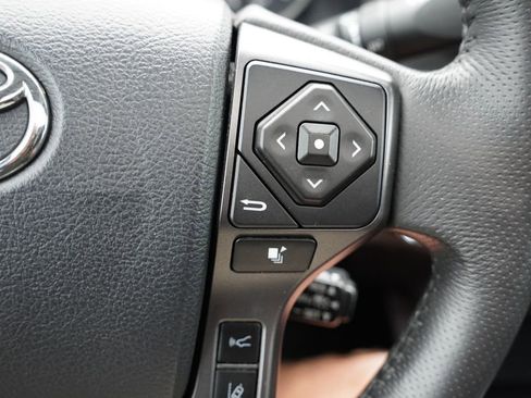 Used 2019 Toyota Tacoma TRD Off-Road AWD/4WD image 30