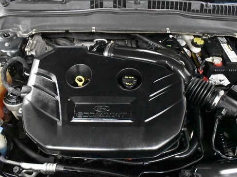 Used 2016 Ford Fusion SE image 10