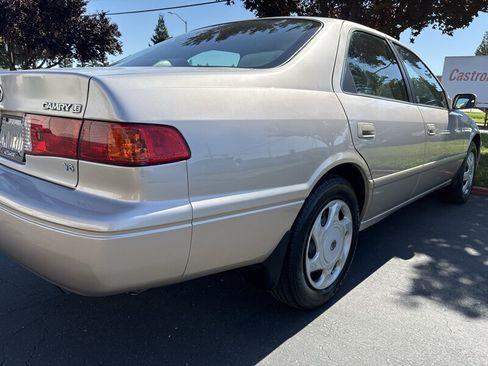 Used 2000 Toyota Camry LE FWD image 12