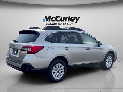 Used 2018 Subaru Outback 2.5i Premium AWD/4WD image 6
