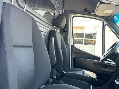 Used 2023 Mercedes-Benz Sprinter 2500 image 30