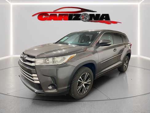 Used 2017 Toyota Highlander LE image 7