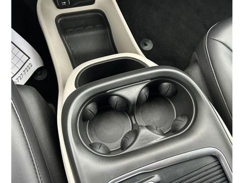 Used 2024 Chrysler Pacifica Touring-L image 17