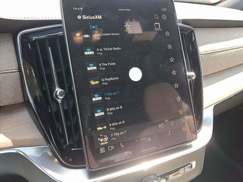 New 2025 Volvo XC90 T8 Core image 12