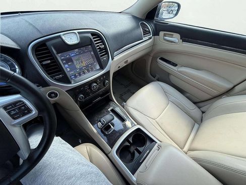 Used 2014 Chrysler 300 AWD w/ Driver Convenience Group image 18