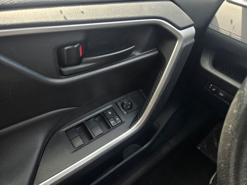 Used 2021 Toyota RAV4 LE FWD image 20