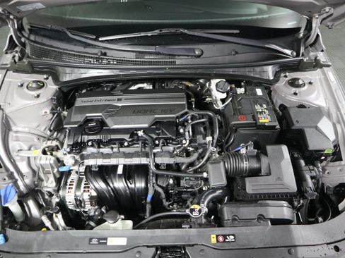 Used 2025 Hyundai Elantra Sport FWD image 13